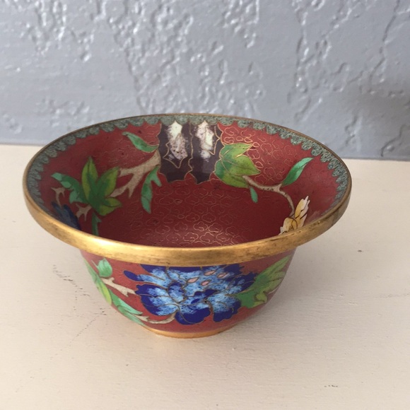 Small Cloisonné Bowl With Flower Patterns - Picture 2 of 8